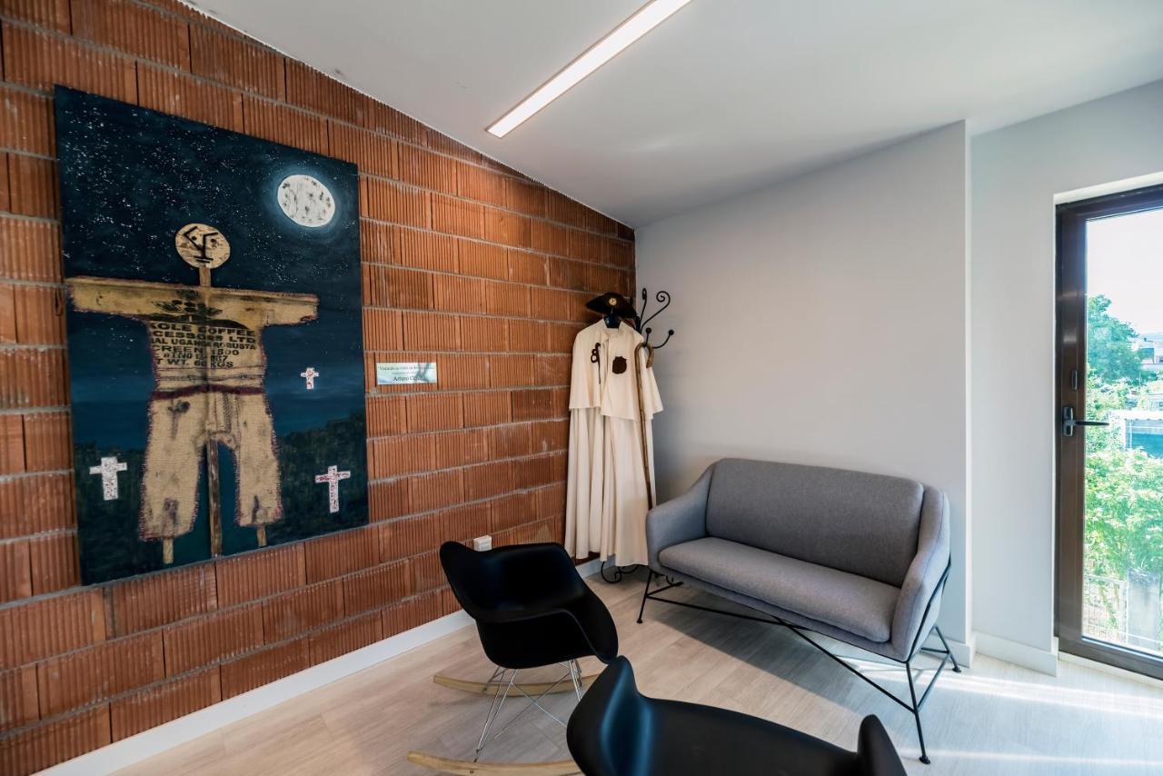 Albergue Santiago 15 Monforte Monforte De Lemos Dış mekan fotoğraf